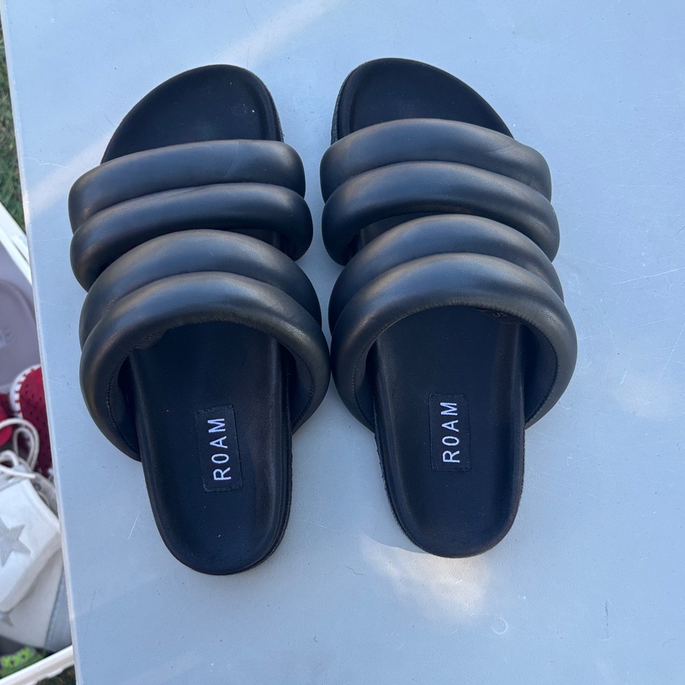 ROAM Triple Band Black Sandals